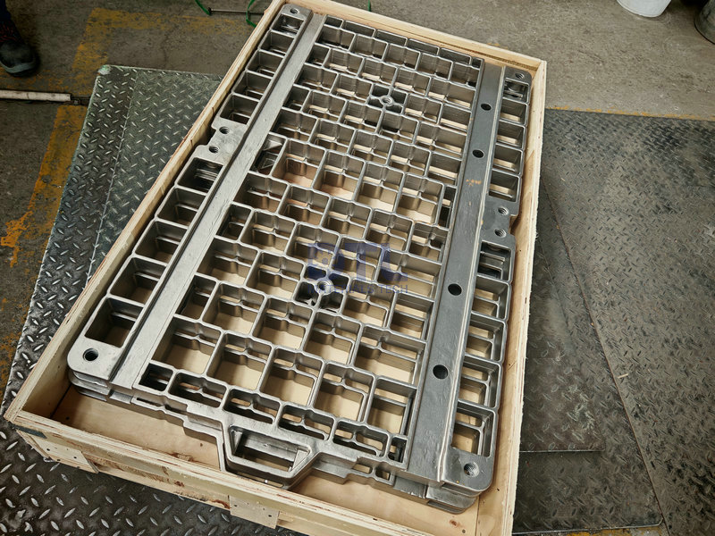 Cast tray made by Precision casting packed