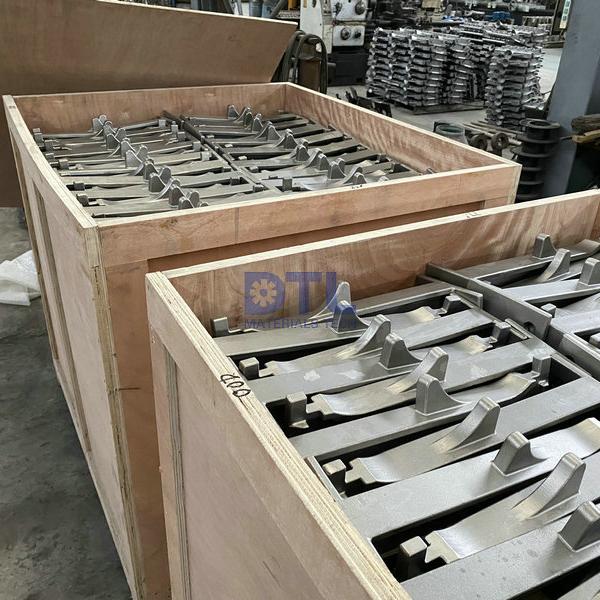 Cast Tube Guide Bracket ASTM A351 HK40 Convection Section Coil Tube Guide 