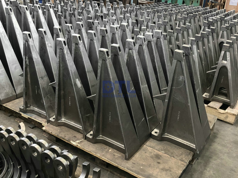 5 Alloy cast tube support for convection section coil