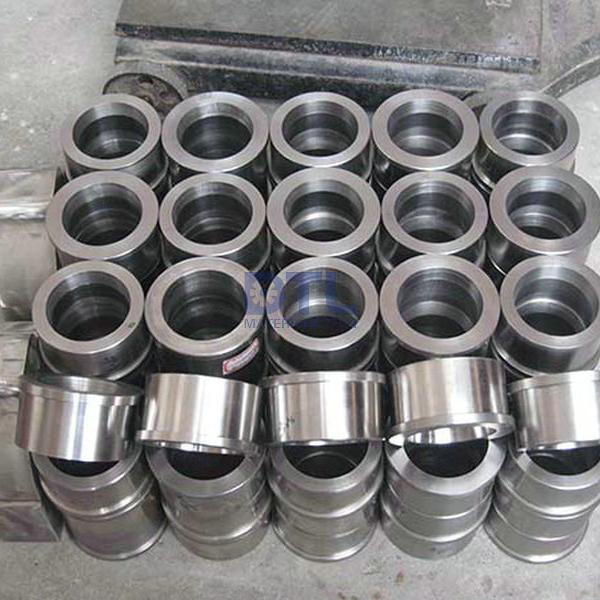 Bushes and sleeves for sink rollers