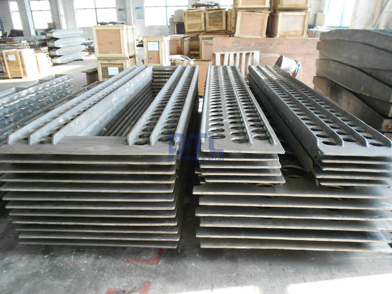 9 Cast pipe support castings ASTM A351