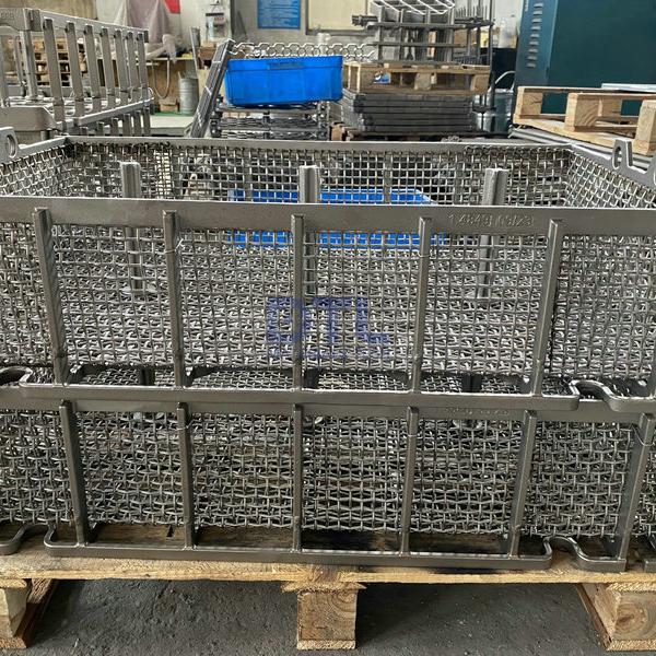 wire mesh liner for basket
