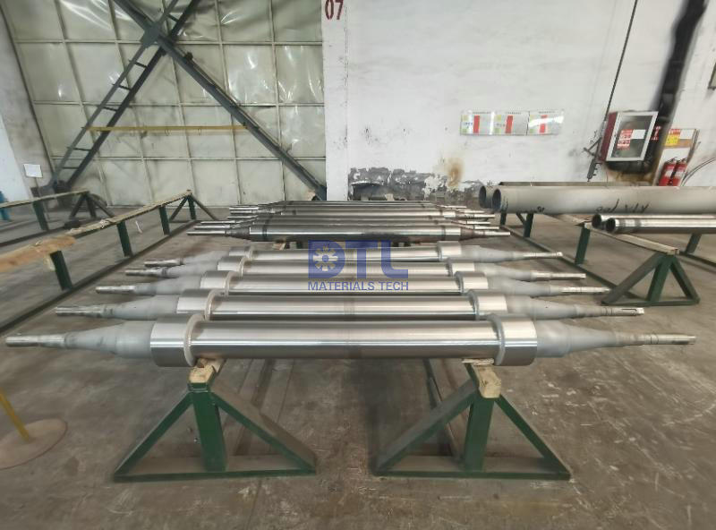 Furnace rollers for tubes heat treatment furnace