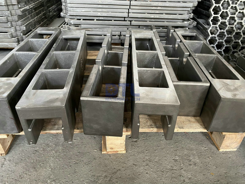 12.8 Cast roller rails for heat treatment furnace .JPG_1