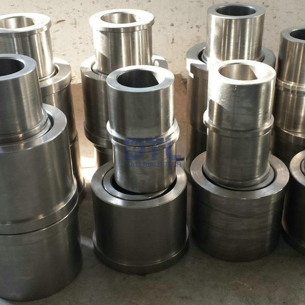 Bushes and sleeves for sink rollers