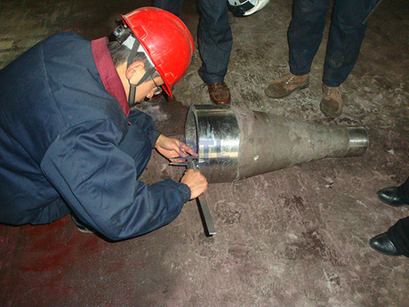9 destructive test of furnace roller _1.jpg