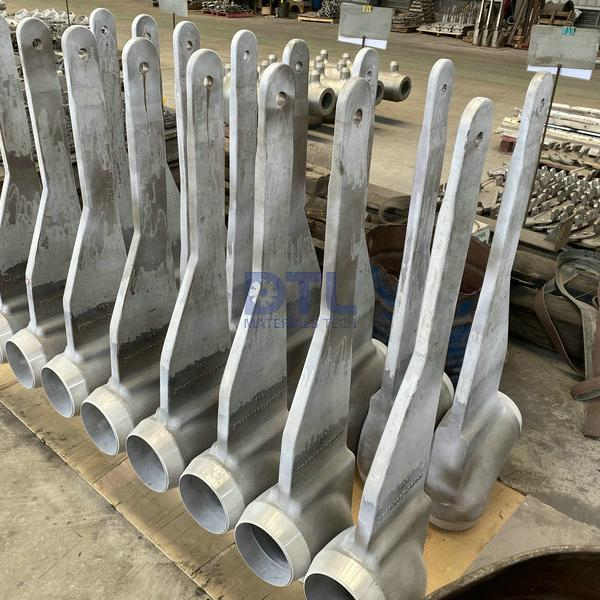 Elbows with Integrally Cast Support Lug