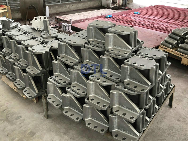 5 cast tube supports brackets A297 HF