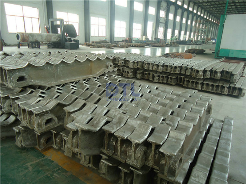 8 Cast walking beam for tube reheating furance