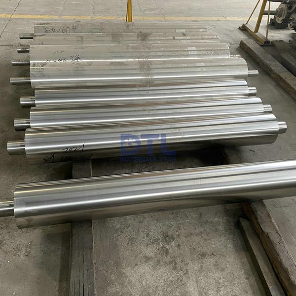 Stabilizer rolls for galvanizing pots