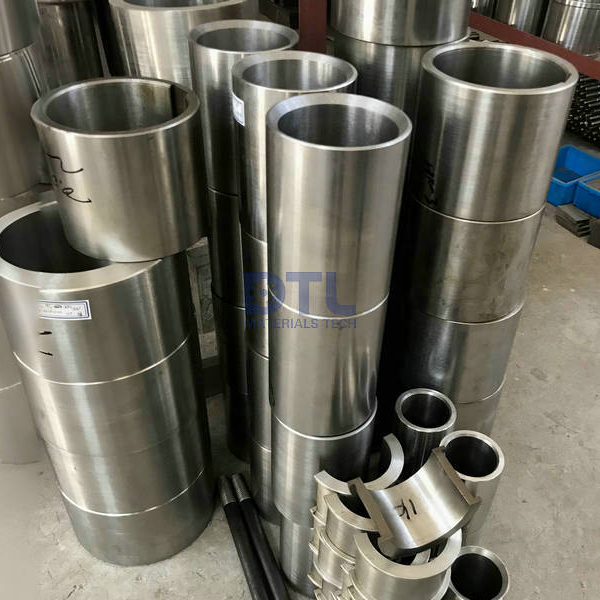 Bushes and sleeves for sink rollers