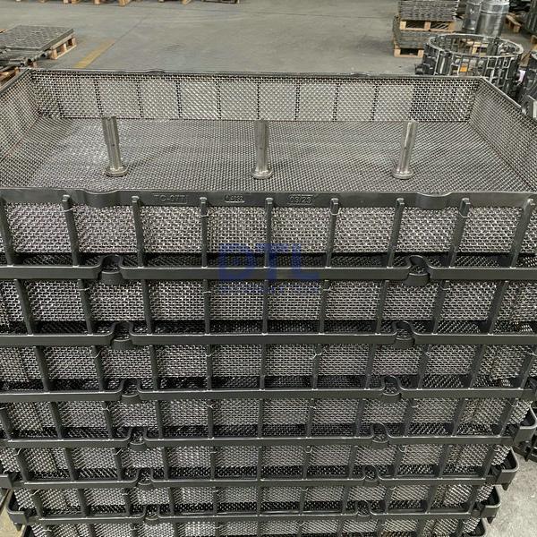 wire mesh liner for basket