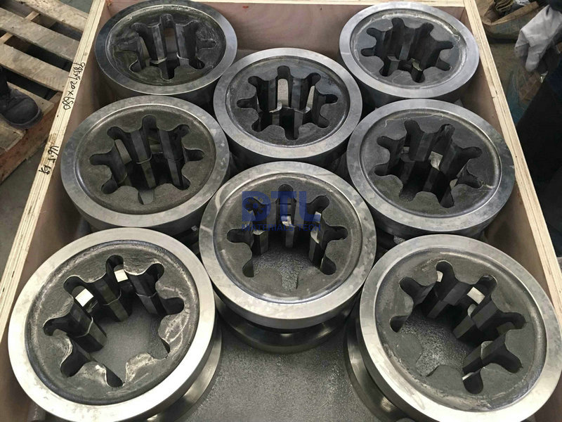 8 Tire roll for wet rolls