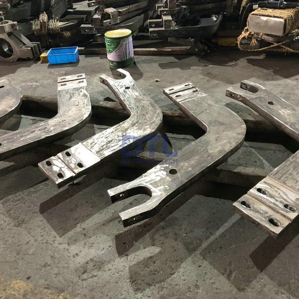 Cast arms for immersed rolls CF3M