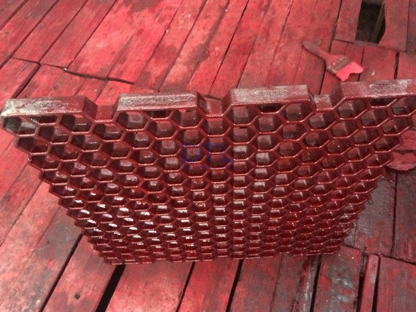 Dye penetrant testing of precision cast trays 