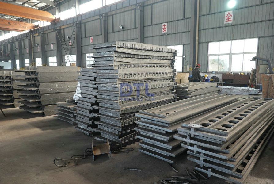 11 Tube sheets supports for steam super heater 