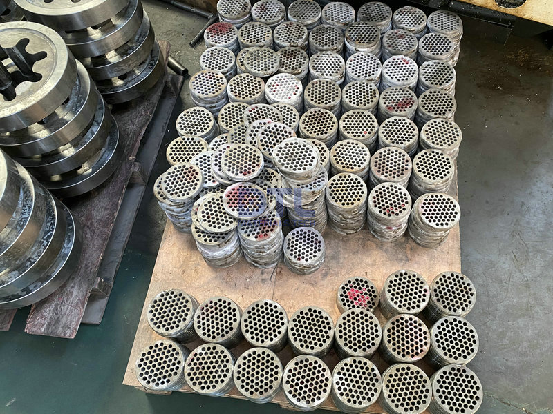 2 Catalyst plates in heat resisting alloys