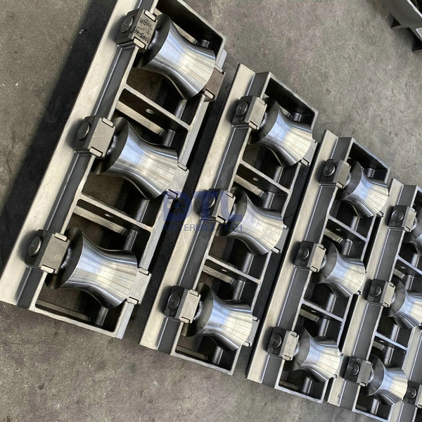 cast tables assembled with rollers 