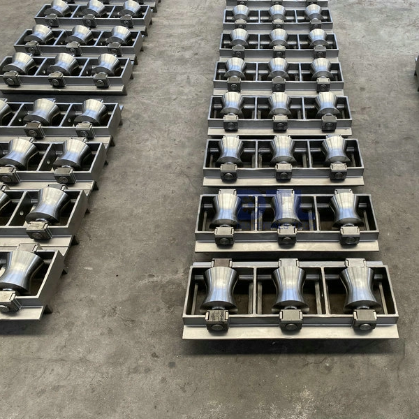 cast tables assembled with rollers 