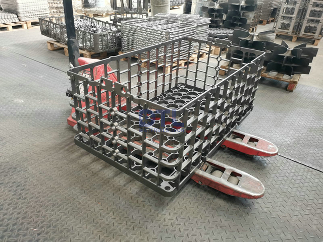 Stackable cast baskets 