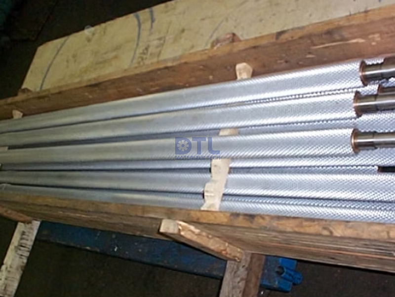 Knurled Roll under Machining