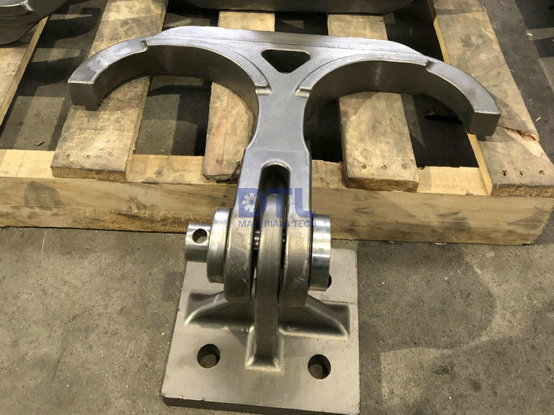 4 Cast wall tube hanger for fire heater