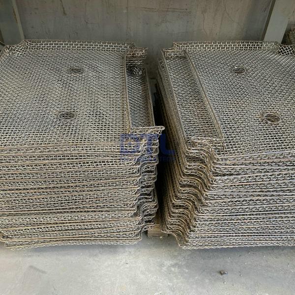 ipsen T baskets with wire mesh