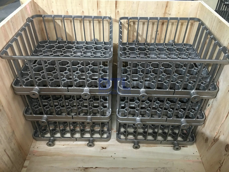 Stackable cast baskets 