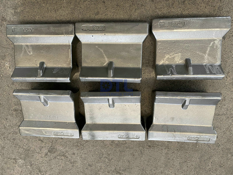 12 Skid riders for reheating furnaces