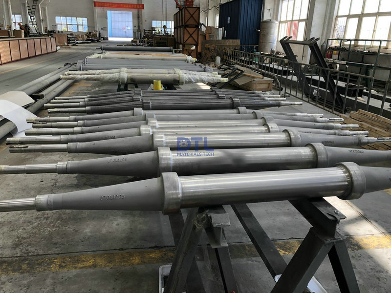 Hearth roller for titanium alloy plate heat treatment furnace 