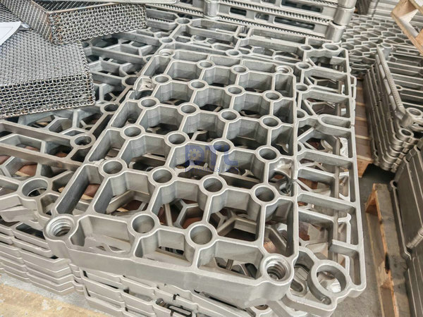 cast Tray