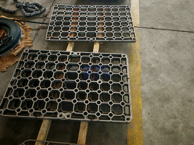 Tray, intermediate grid by Precision casting 3