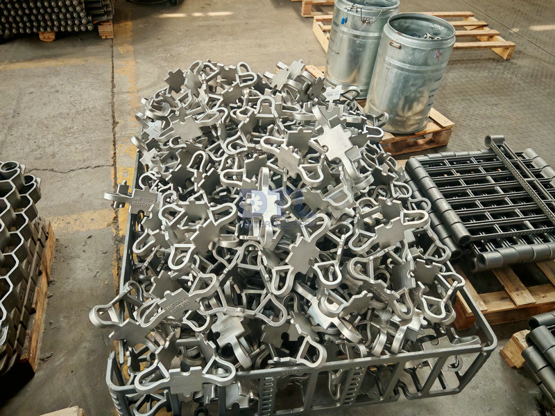 casting upper fixtures, casting lower fixtures