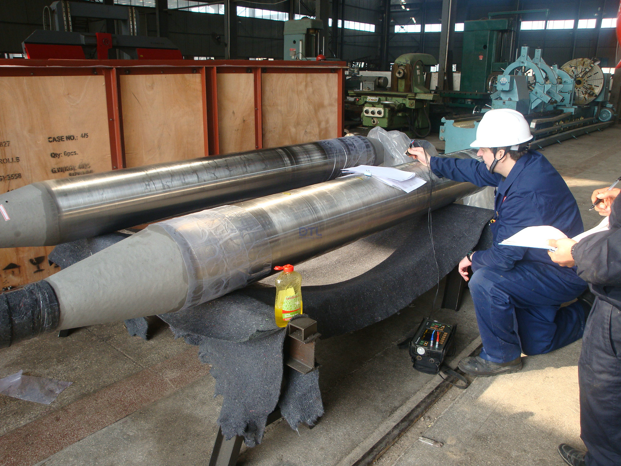Ultrasonic testing of furnace roll thickness