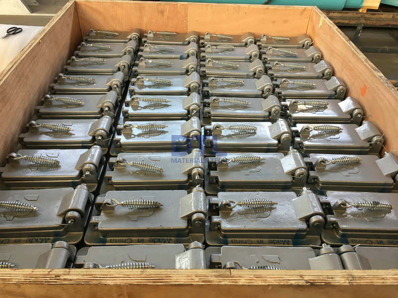 4 Cast peep doors assembly