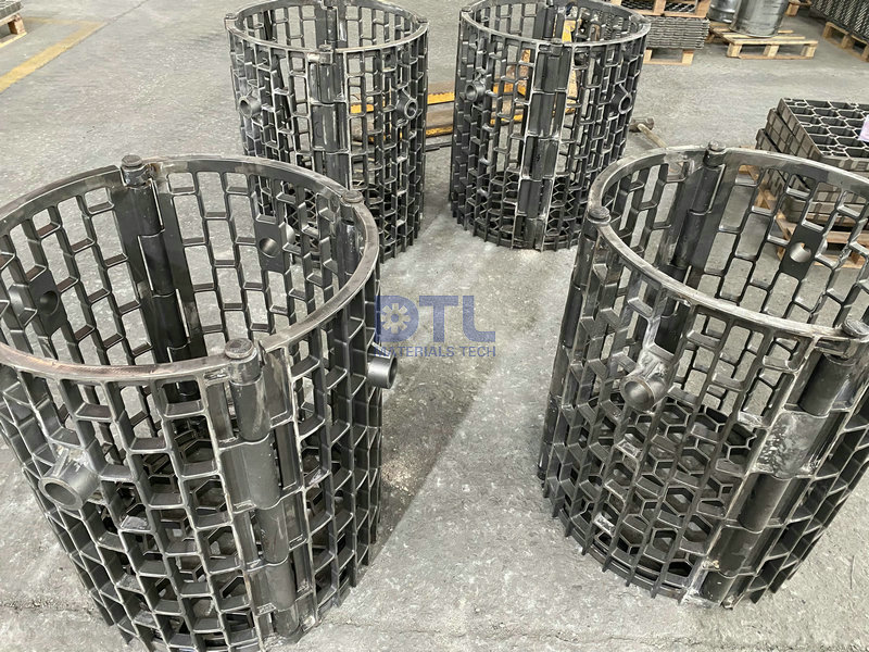 Stackable cast baskets 
