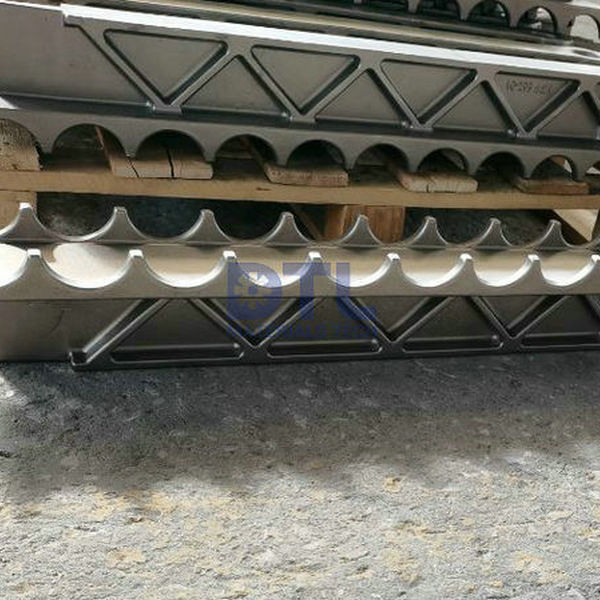 Cast alloy beams for walking beam furance
