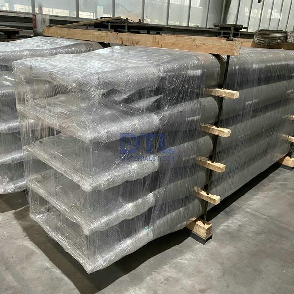 Spun cast rolls for plate heating furnace
