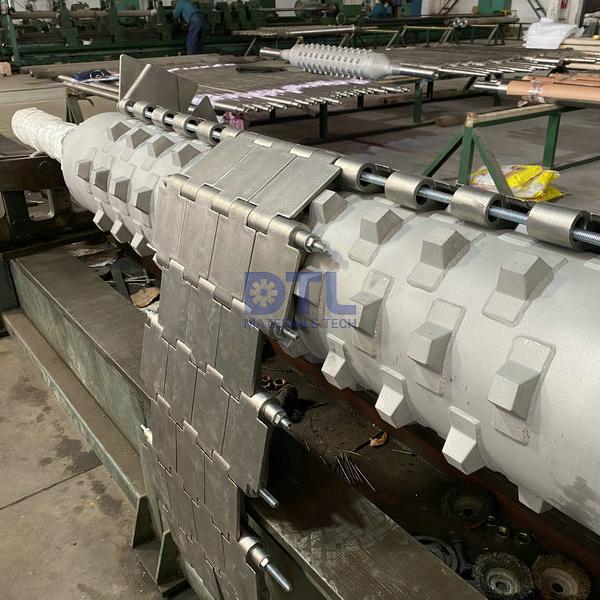 Cast link belt assembly
