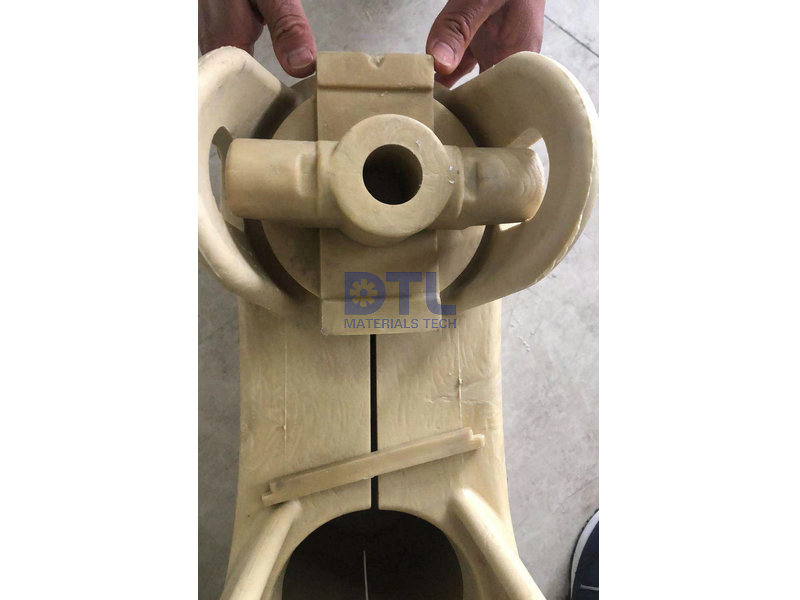 4 Plug header with a mule ear