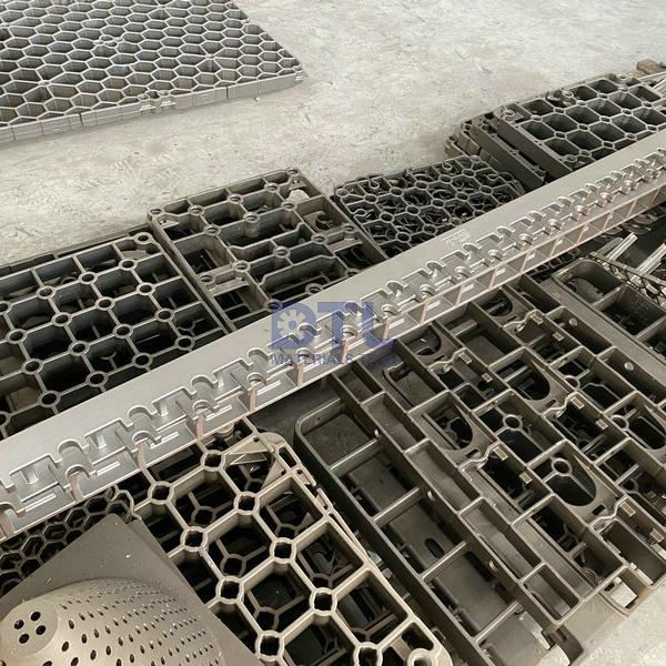 Roller rail and rollers assembly