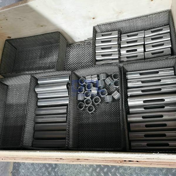 wire mesh liner for basket