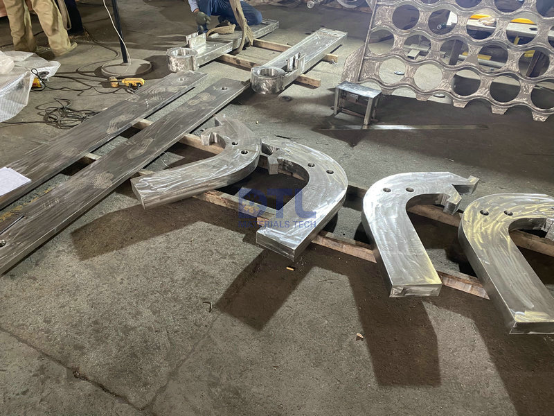 8.3 Cast arms for stabilizing rolls316L 