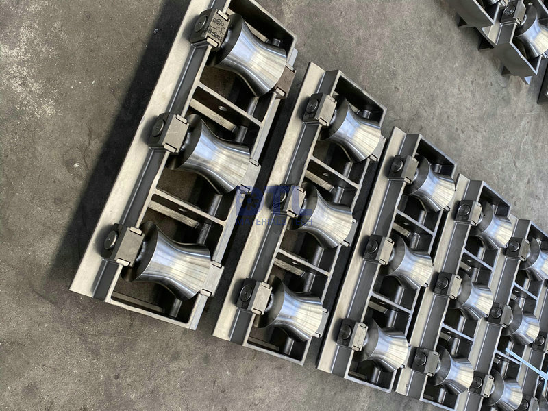 cast tables assembled with rollers 