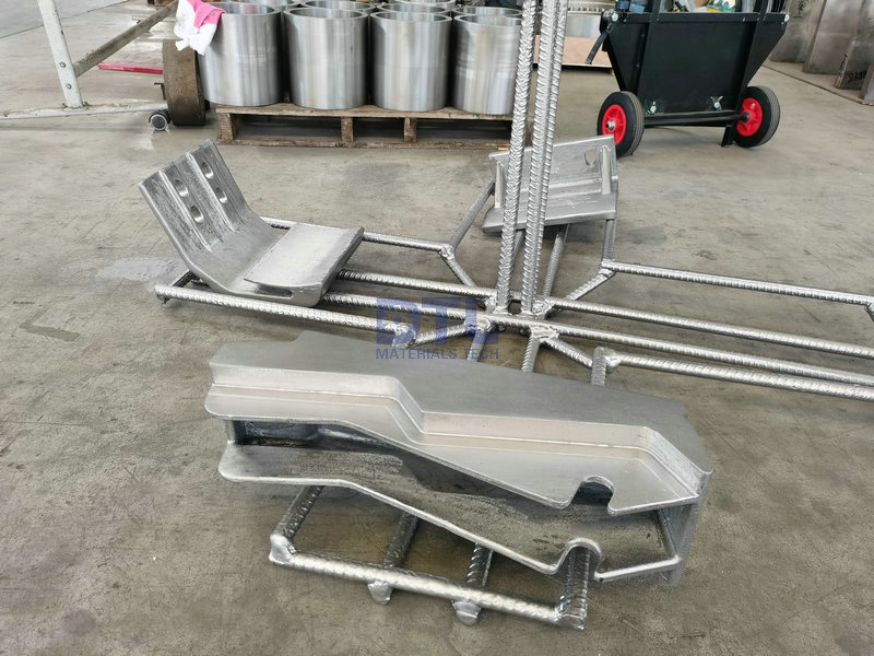 2 side walls combustion grates 