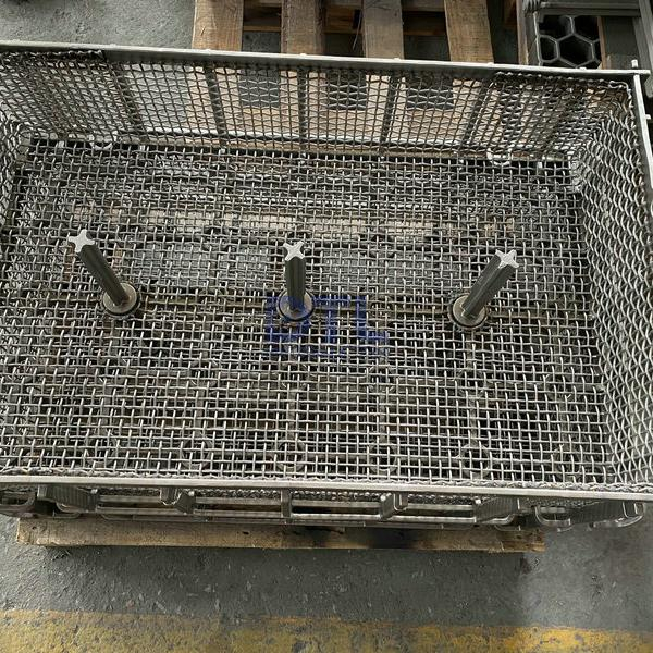 wire mesh liner for basket