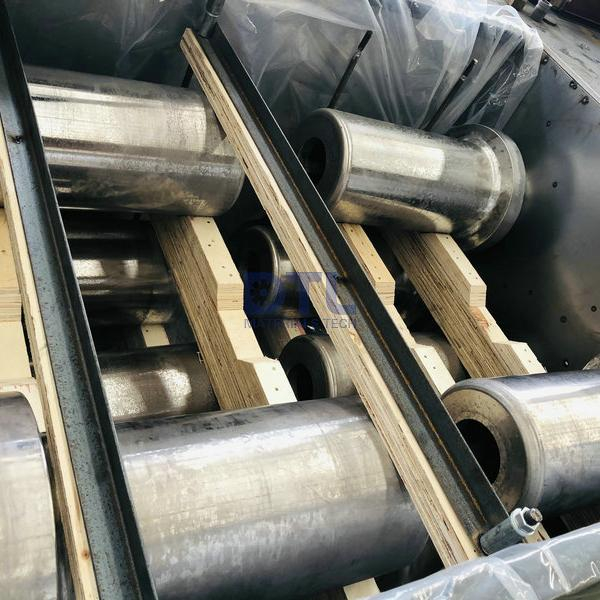 Charging and discharging rolls for billets reheating furnace