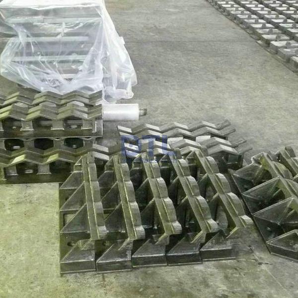 Cast alloy beams for walking beam furance