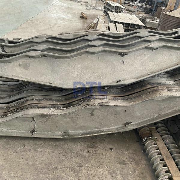 Walking beams for tubes furnace