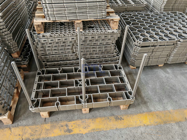 Intermediate Grate and Cast Post